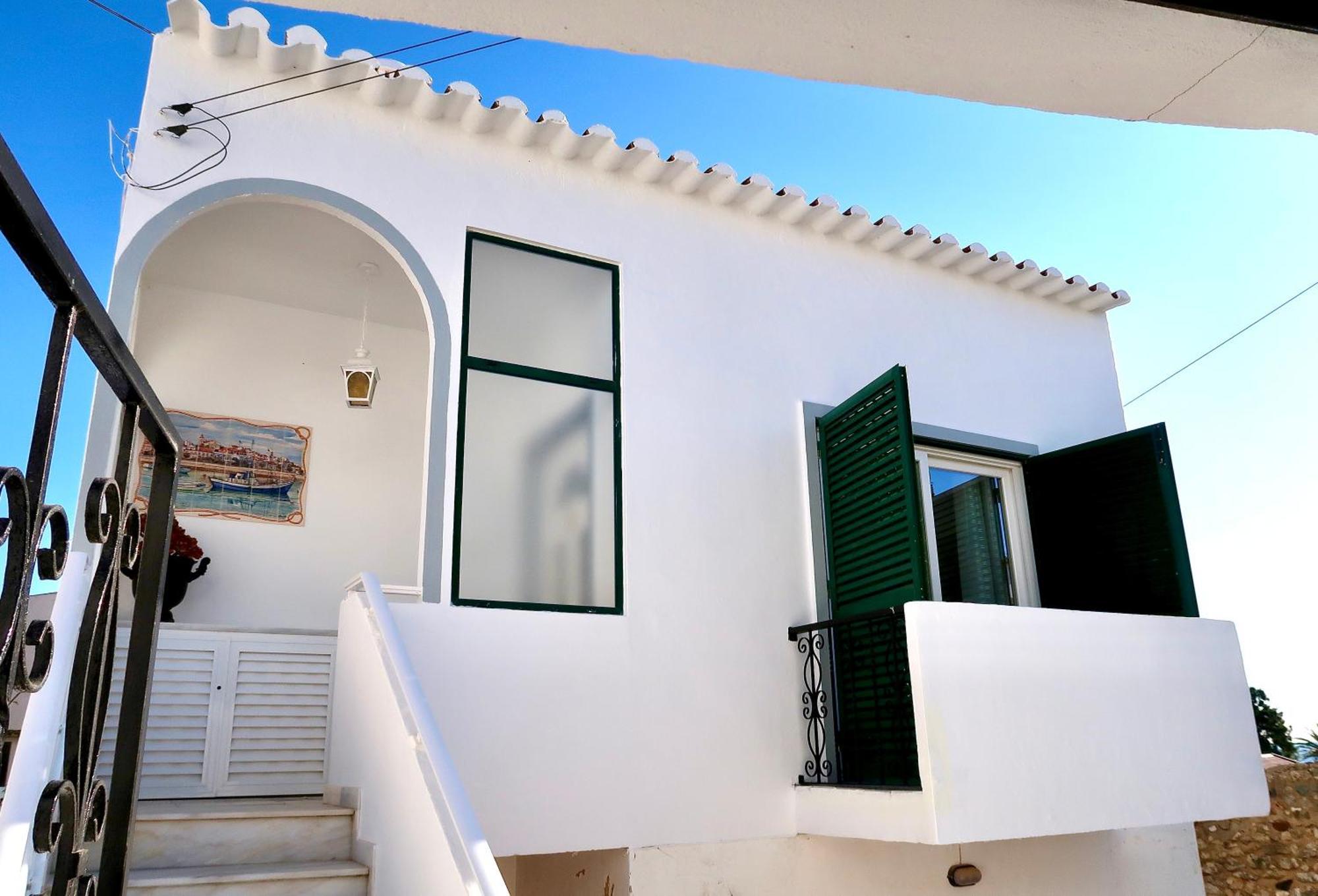 In The Old Town Close To The Beach Lagos Exterior foto