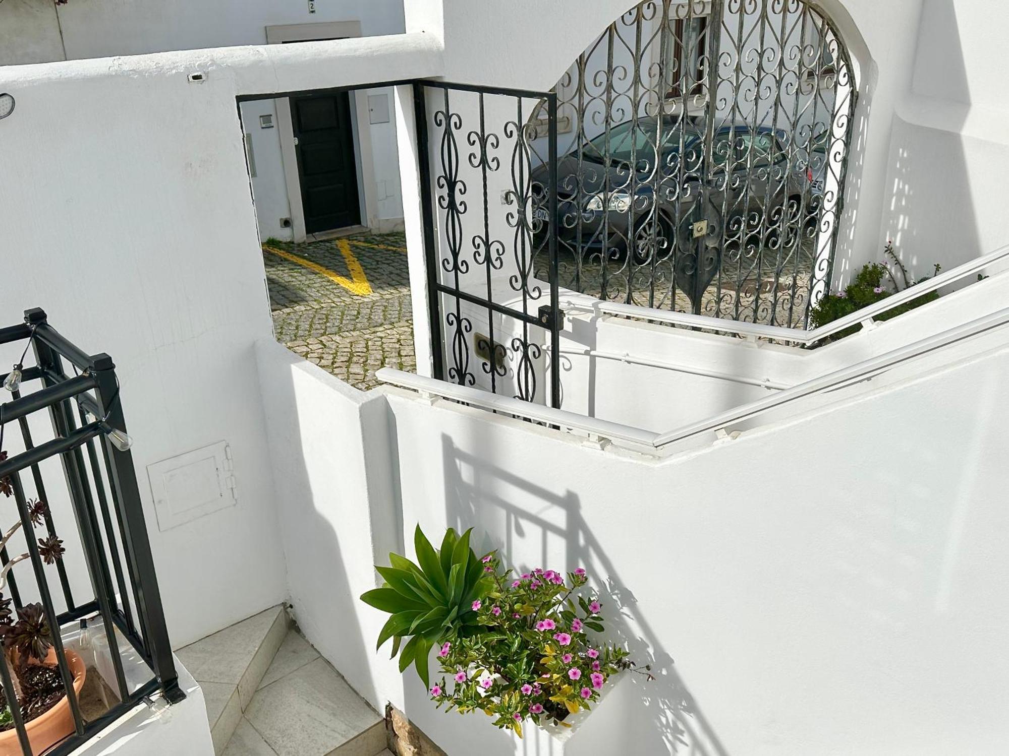 In The Old Town Close To The Beach Lagos Exterior foto